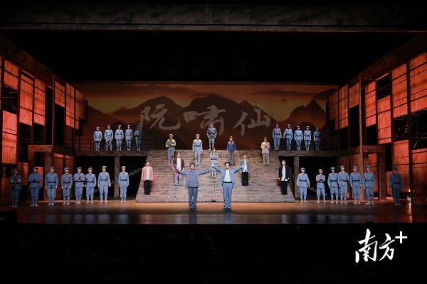 正规炒股配资官网 虎头铡与手术刀：穿越历史天空的雷霆力量——观话剧《阮啸仙》有感