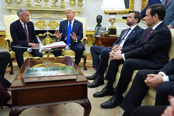 正规炒股配资官网 国家外汇管理局局长朱鹤新会见加拿大前总理克雷蒂安